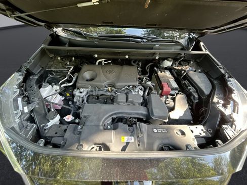 Used 2025 Toyota RAV4 XLE FWD image 32
