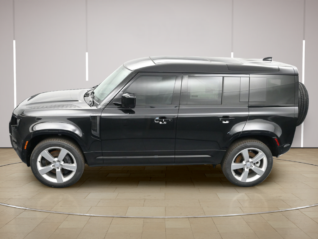Used 2025 Land Rover Defender 110 X-Dynamic SE AWD/4WD image 30