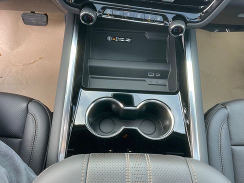 New 2026 Chevrolet Tahoe High Country AWD/4WD image 18