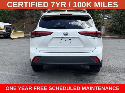 Used 2021 Toyota Highlander XLE AWD/4WD image 3