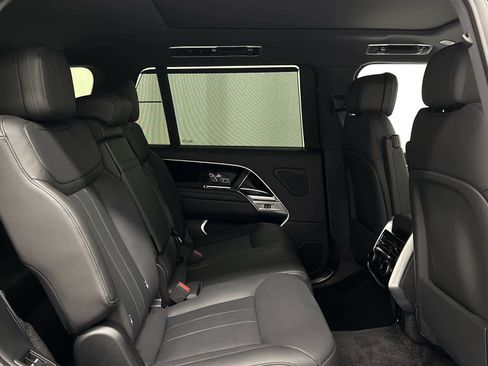 Used 2025 Land Rover Range Rover Long Wheelbase SE image 21