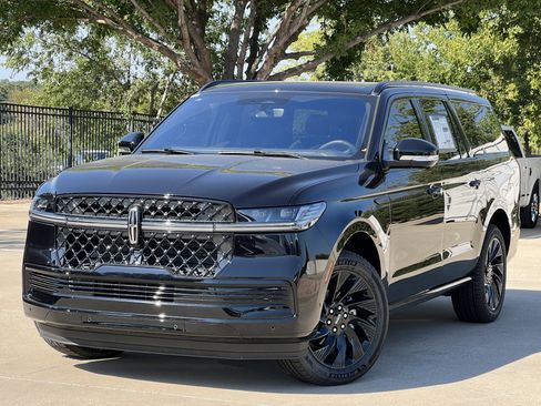 New 2025 Lincoln Navigator L Reserve w/ Jet Appearance Package image 2