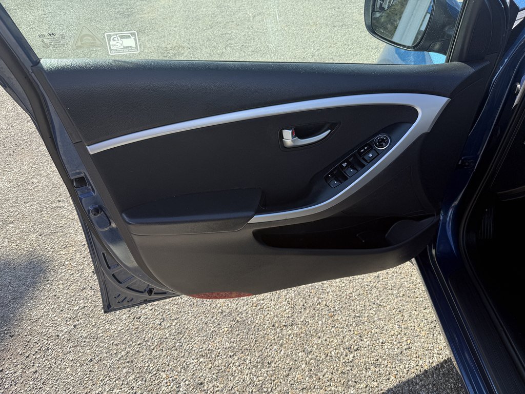 Used 2016 Hyundai Elantra GT FWD image 11
