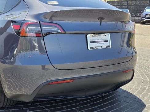 Used 2023 Tesla Model Y 2WD image 4