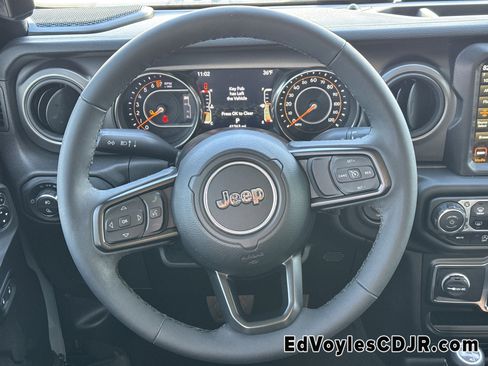 Used 2023 Jeep Gladiator Willys image 28