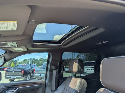 Used 2025 GMC Sierra 1500 Denali w/ Denali Reserve Package AWD/4WD image 6