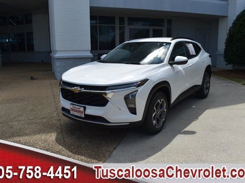 Used 2024 Chevrolet Trax LT w/ Driver Confidence Package FWD image 5