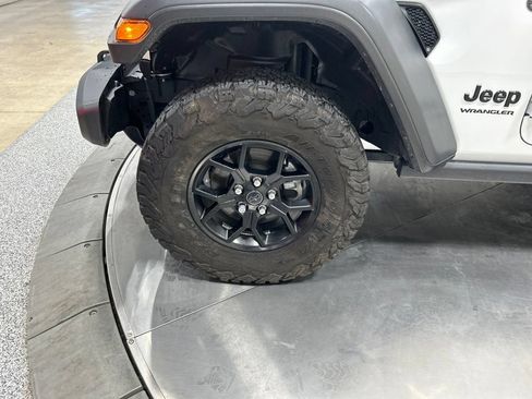 Used 2024 Jeep Wrangler Sport AWD/4WD image 31