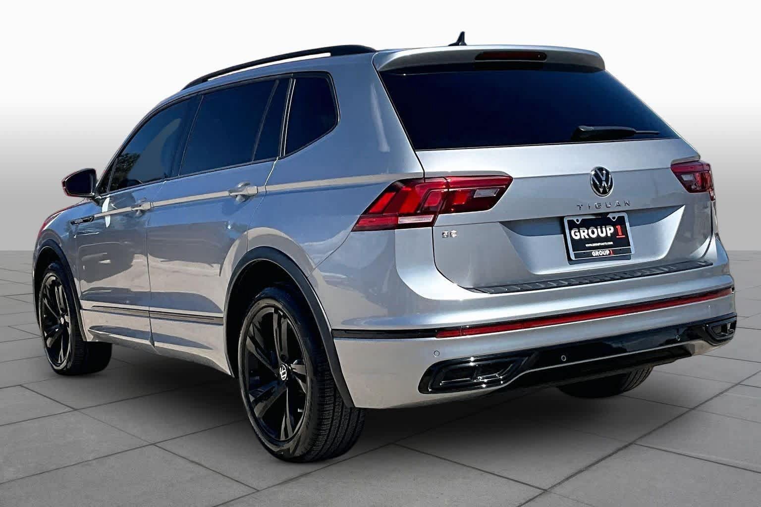 Used 2024 Volkswagen Tiguan SE R-Line FWD image 12