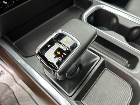 Used 2024 Chevrolet Silverado 1500 High Country w/ Z71 Off-Road Package image 29