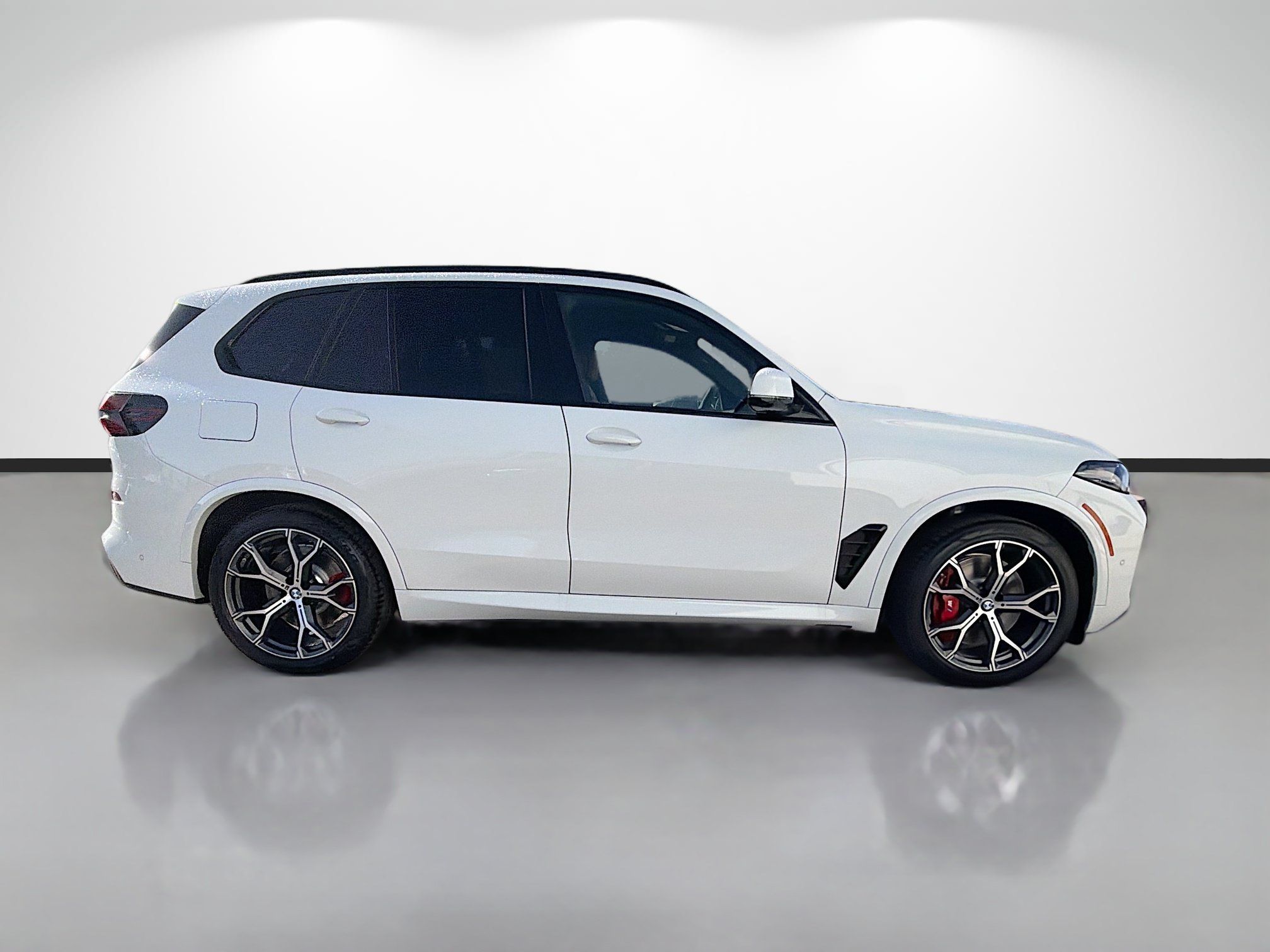 New 2026 BMW X5 xDrive50e w/ M Sport Package AWD/4WD image 2