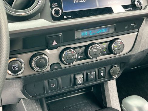 Used 2022 Toyota Tacoma TRD Off-Road image 15