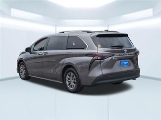 Used 2024 Toyota Sienna XLE FWD video 3