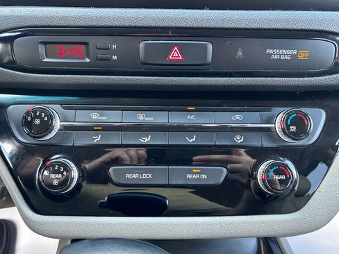 Used 2018 Kia Sedona LX w/ LX Essentials Premium Package FWD image 31