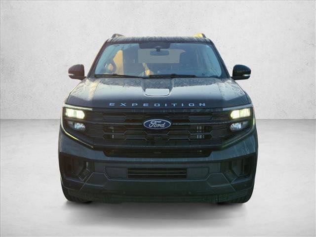 Used 2025 Ford Expedition Active RWD image 2