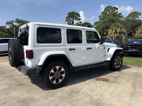 Used 2020 Jeep Wrangler Unlimited Sahara AWD/4WD image 3