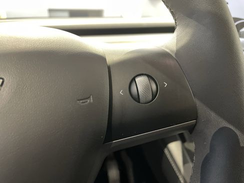 Used 2023 Tesla Model Y AWD image 25