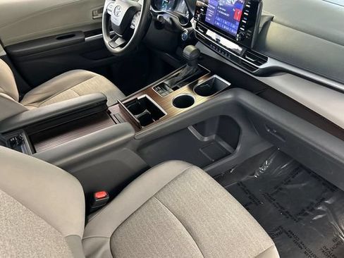 Certified 2024 Toyota Sienna LE AWD/4WD image 21