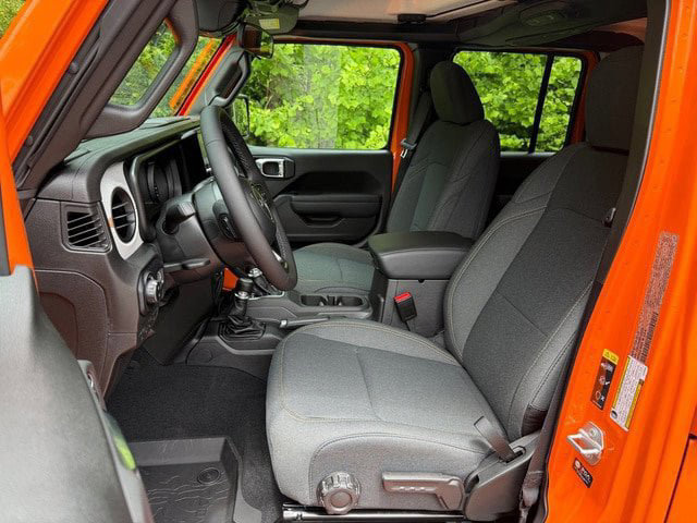 Used 2025 Jeep Gladiator Sport AWD/4WD image 12