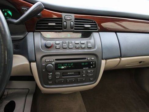 Used 2005 Cadillac De Ville w/ Limited Edition Package image 26