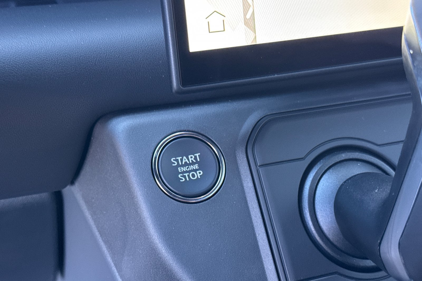 New 2026 Land Rover Defender 130 X-Dynamic SE AWD/4WD image 27