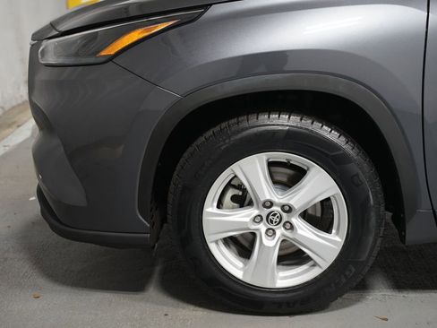 Certified 2023 Toyota Highlander L image 5