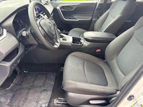 Used 2023 Toyota RAV4 LE AWD/4WD image 9