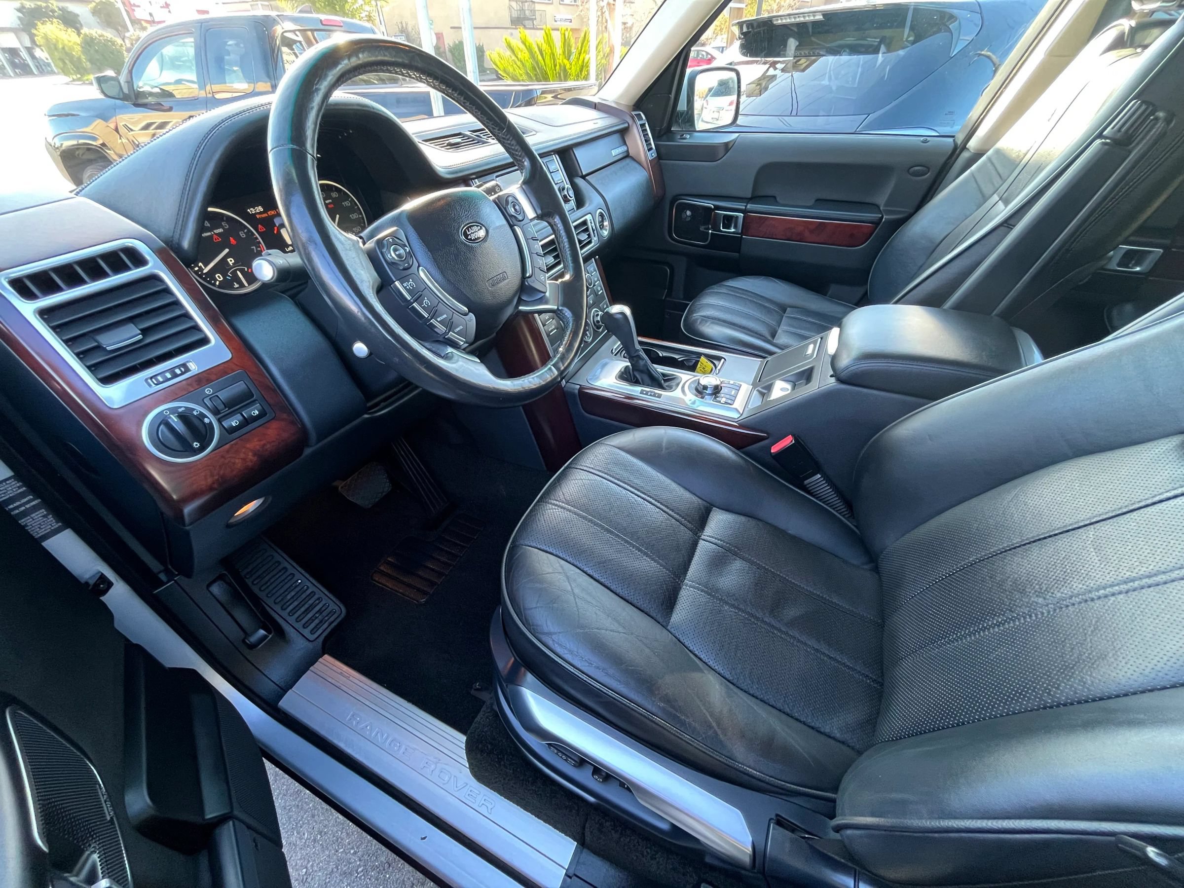 Used 2011 Land Rover Range Rover HSE LUX AWD/4WD image 10