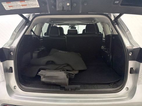 Used 2023 Toyota Highlander XLE FWD image 19