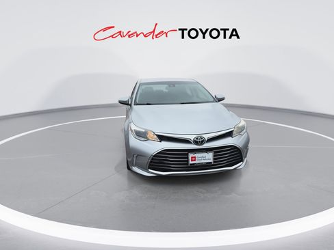 Certified 2018 Toyota Avalon XLE image 3