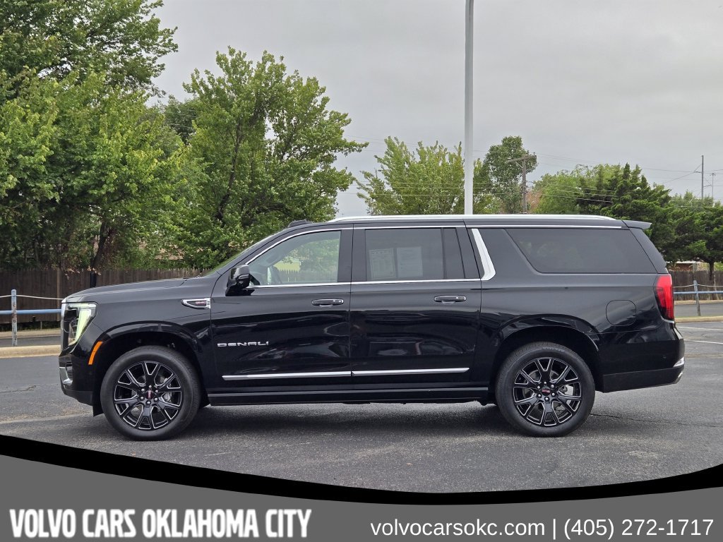 Used 2025 GMC Yukon XL Denali w/ Sun & Power Step Package AWD/4WD image 3