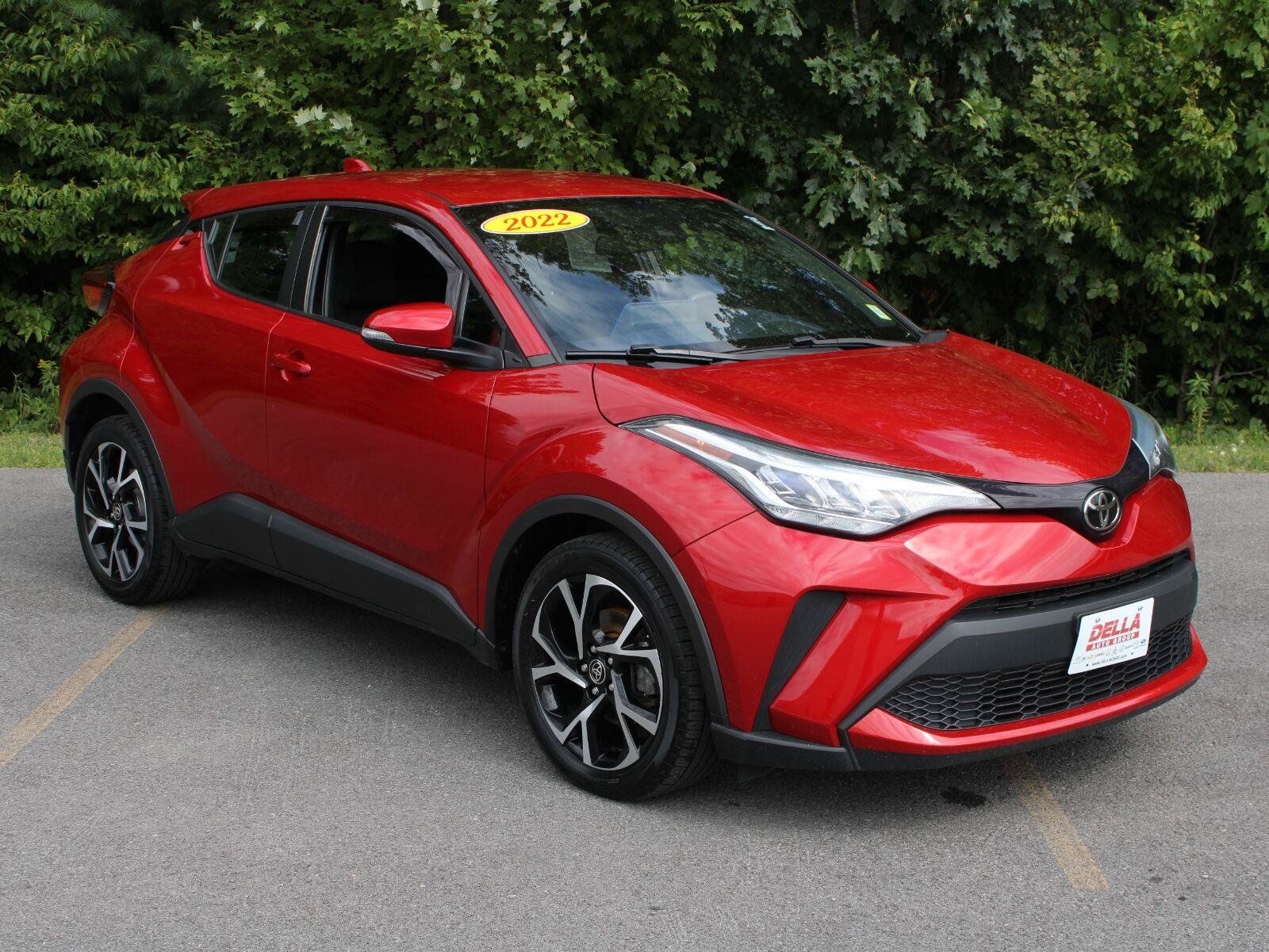 Used 2022 Toyota C-HR XLE FWD image 3