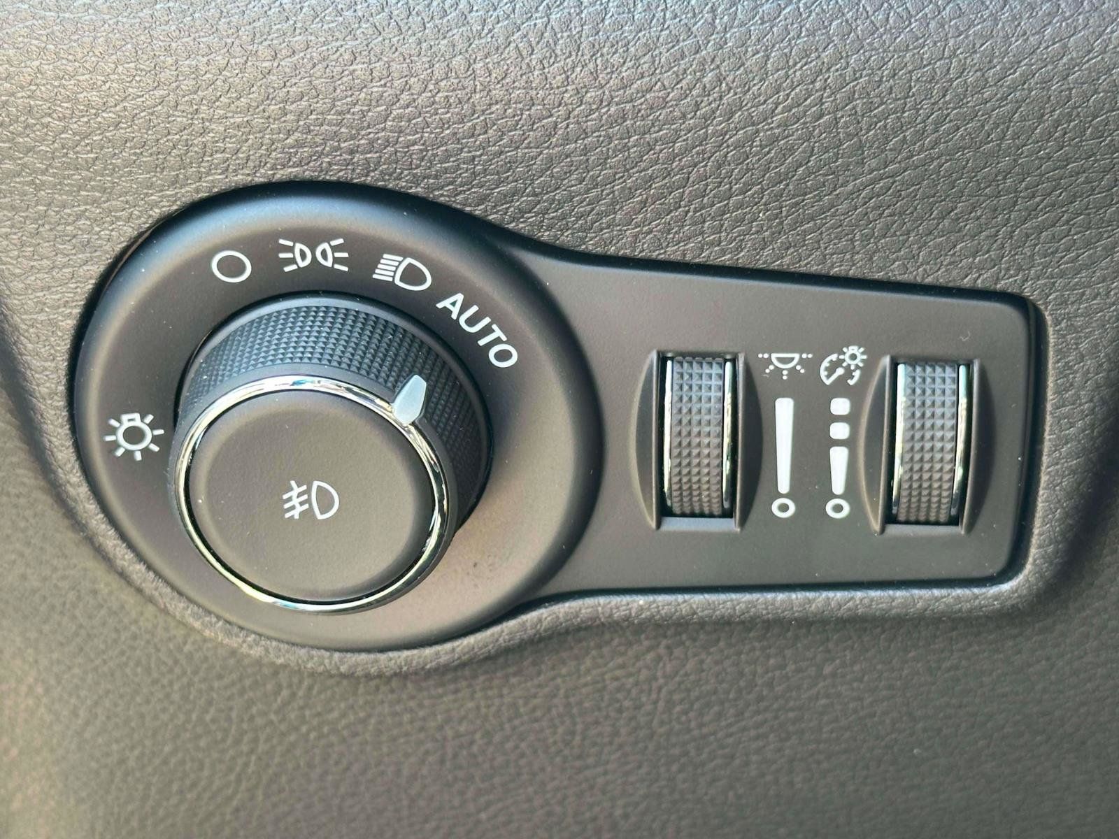 Used 2026 Jeep Compass Limited AWD/4WD image 19