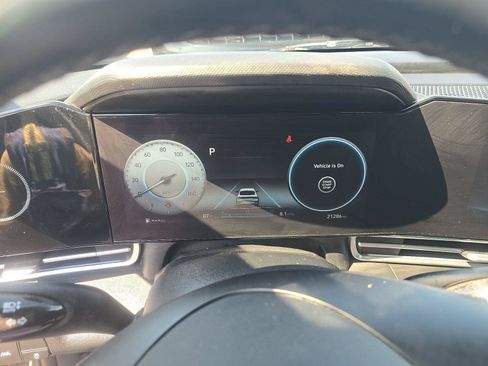 Used 2022 Hyundai Elantra Limited FWD image 5