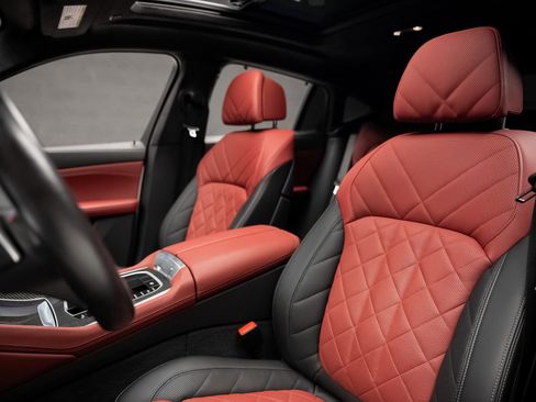 Used 2024 BMW X6 M60i w/ Dynamic Handling Package image 62