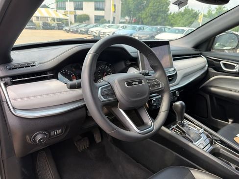 Used 2025 Jeep Compass Limited AWD/4WD image 16