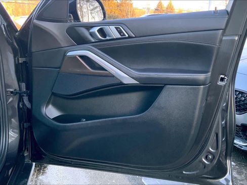 Used 2022 BMW X6 xDrive40i w/ Climate Comfort Package image 23