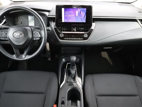 Used 2025 Toyota Corolla LE image 2