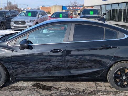 Used 2018 Chevrolet Cruze LT image 3