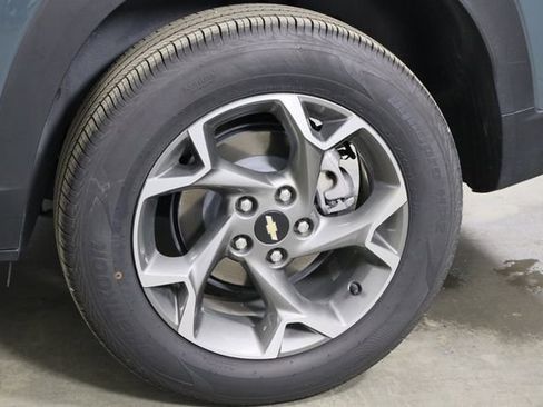 Used 2025 Chevrolet Trax LT w/ LT Convenience Package image 37