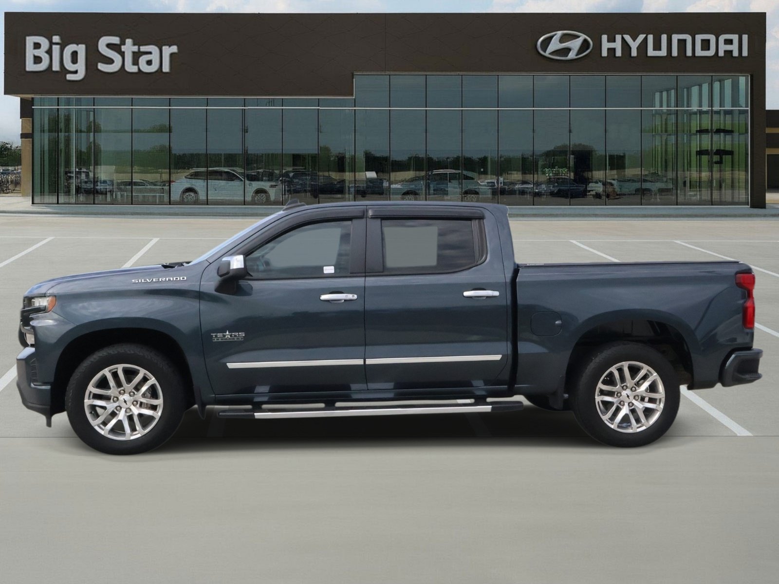 Used 2020 Chevrolet Silverado 1500 RST w/ Texas Edition RWD image 2