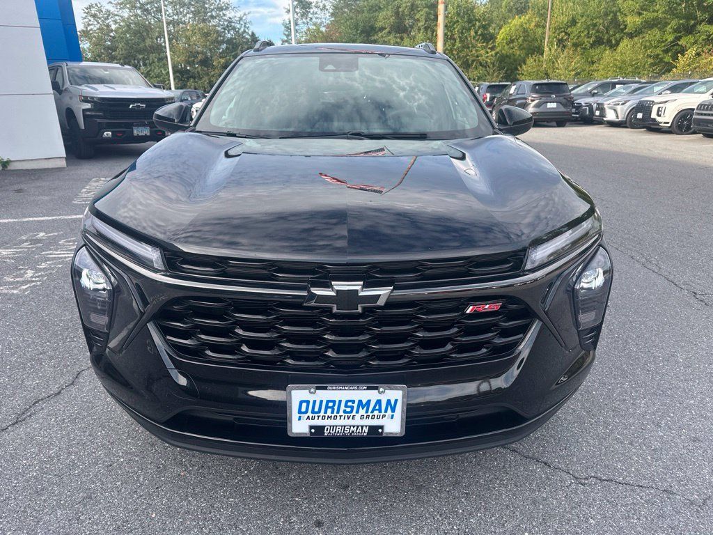 Used 2024 Chevrolet Trax RS FWD image 2