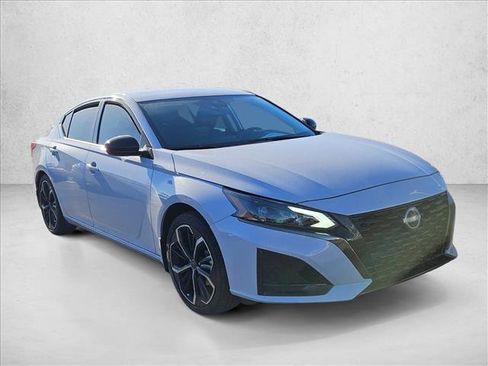 Used 2024 Nissan Altima 2.5 SR image 4