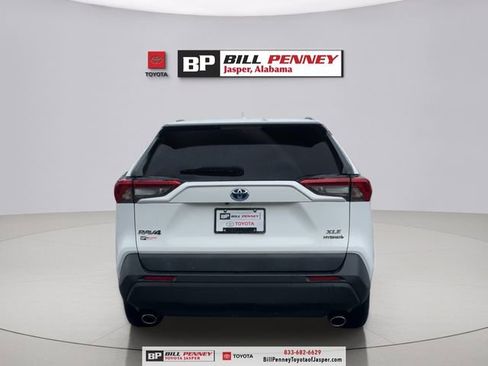 Used 2021 Toyota RAV4 XLE w/ Convenience Package image 4