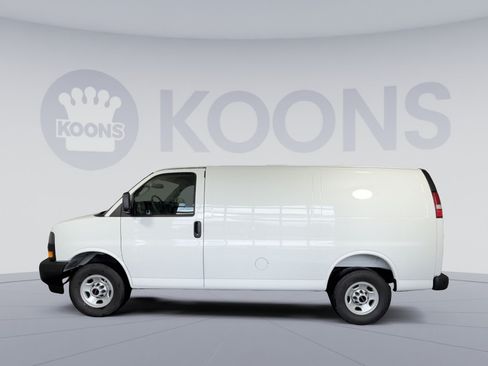 New 2026 GMC Savana 2500 w/ Driver Convenience Package RWD image 2