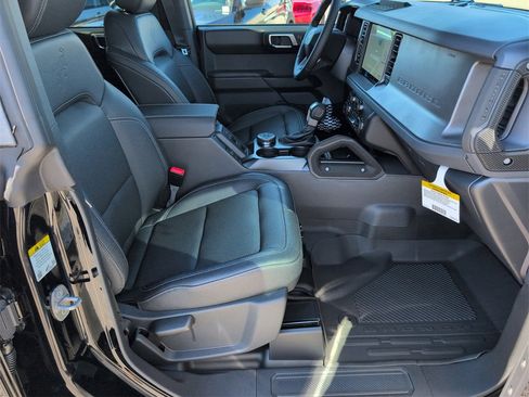 New 2025 Ford Bronco Badlands image 32