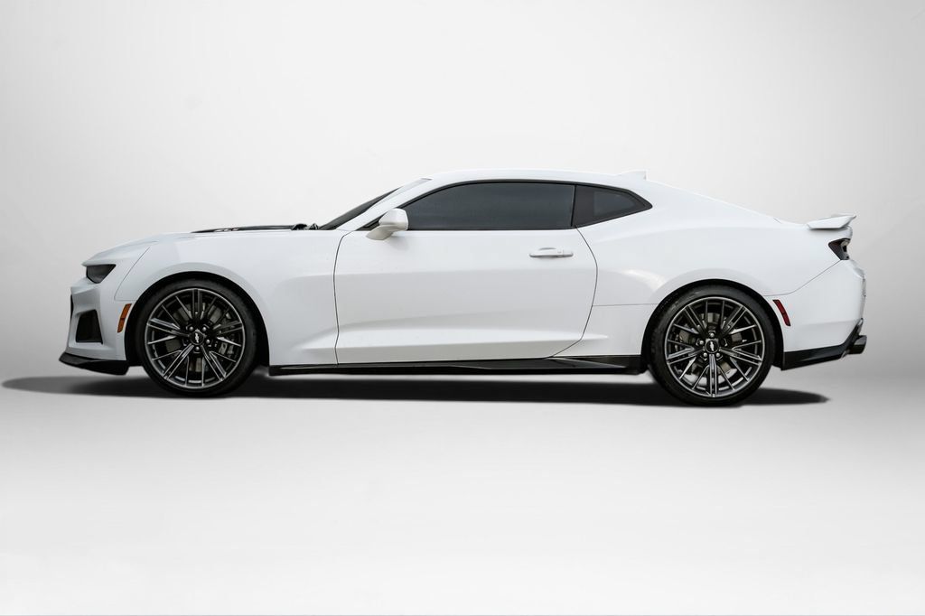 Used 2018 Chevrolet Camaro ZL1 RWD image 9