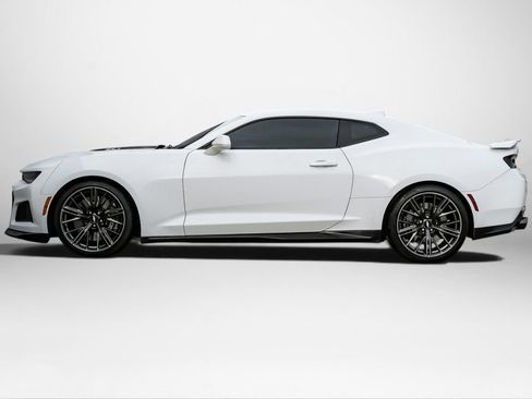 Used 2018 Chevrolet Camaro ZL1 RWD image 9
