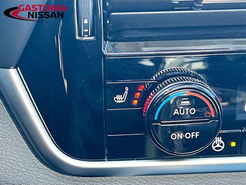 Used 2024 Nissan Rogue SL w/ SL Premium Package image 27