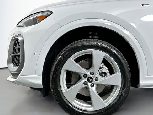 New 2025 Audi Q5 Premium Plus image 11